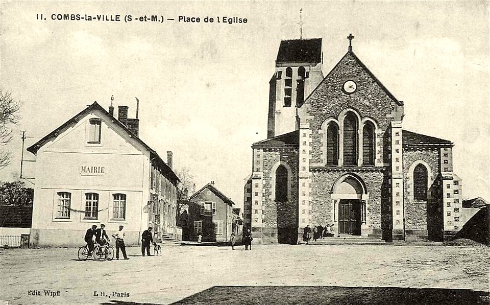 Combs-la-Ville.Église Saint-Vincent de Combs-la-Ville.Mairie
