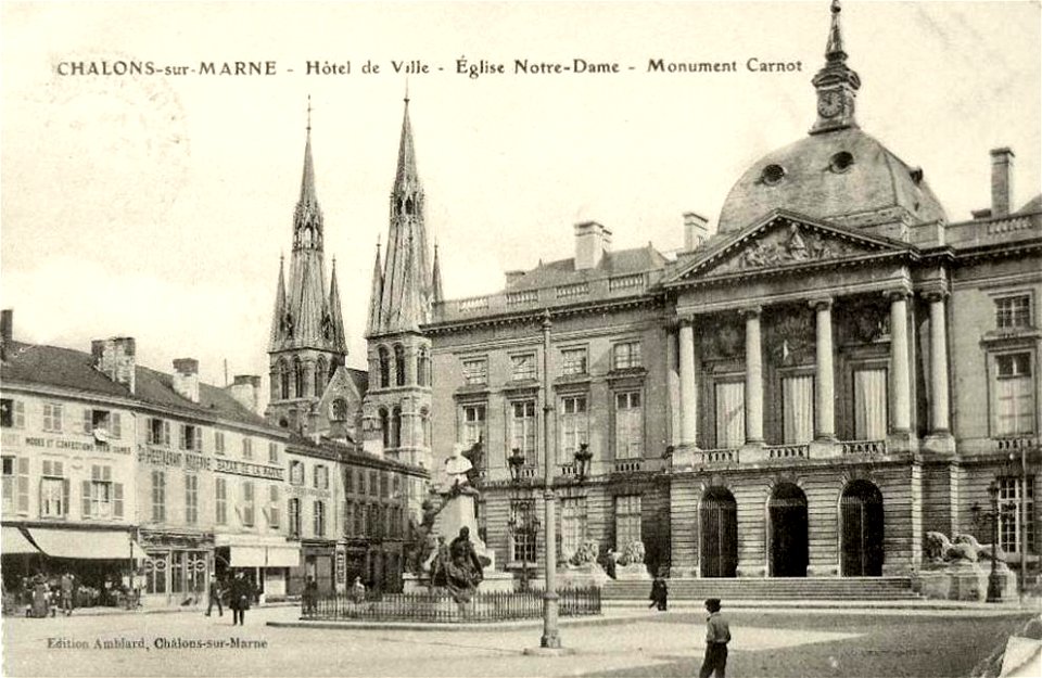 Châlons-en-Champagne.Hôtel de Ville, église Notre-Dame, Monument Carnot