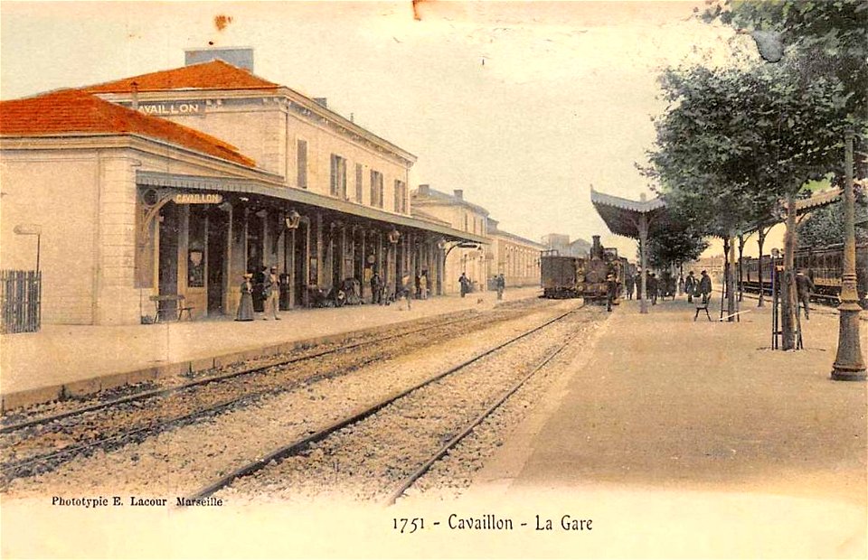 Cavaillon.La gare et les quais