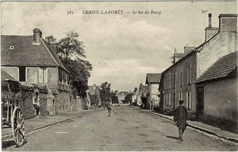 Cerisy-la-Forêt.Le bas du bourg