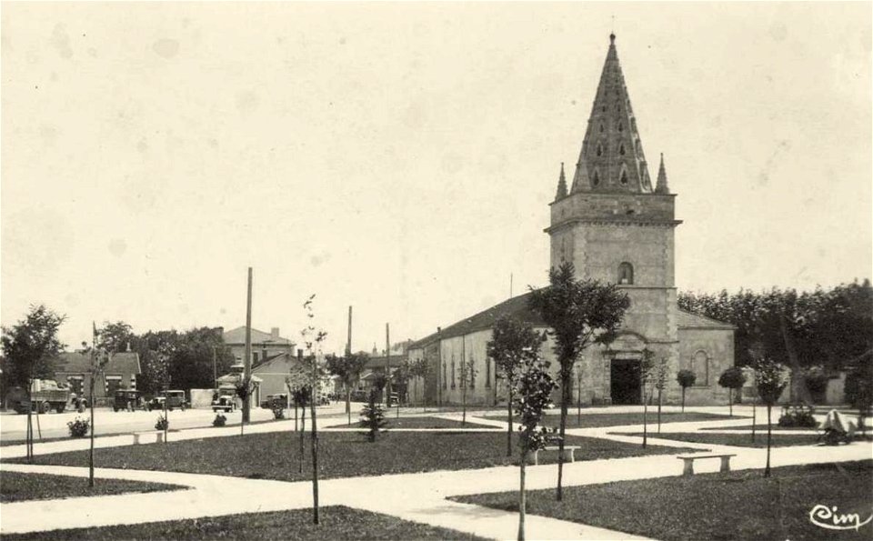 La Teste-de-Buch.Église Saint-Vincent de La Teste-de-Buch et le jardin