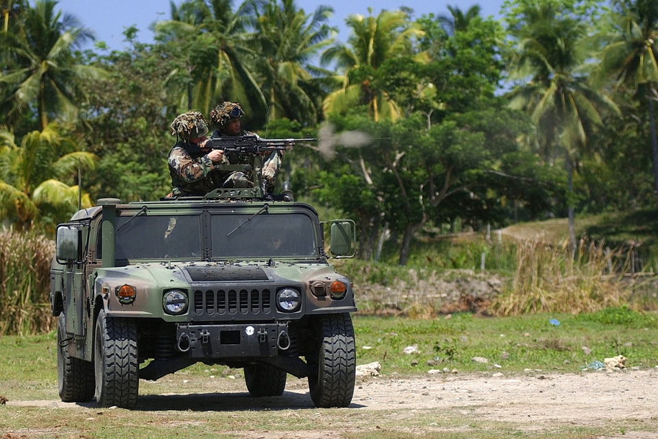 U.S. Marines fire a 7.62mm M-240 Medium Caliber Machine Gun