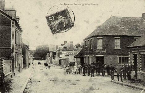 La Fère.Faubourg Saint-Firmin et un café
