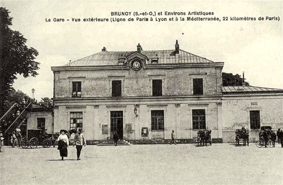 Brunoy.Vue extérieure de la gare