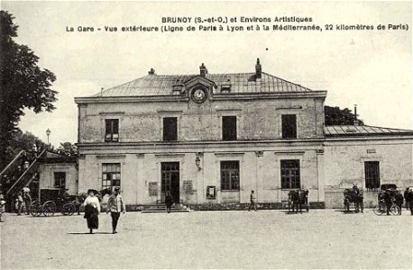 Brunoy.Vue extérieure de la gare