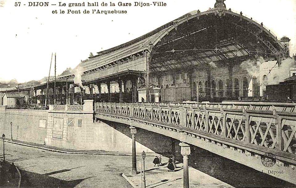 Dijon.Grand hall de la gare Dijon-Ville.Pont de l'Arquebuse