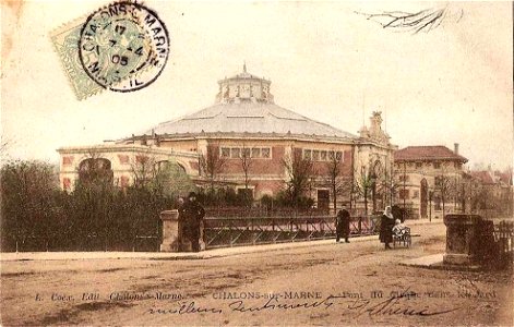 Châlons-en-Champagne.Cirque et pont sur le Jard