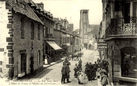 Douarnenez.Rue Jean-Bart.Hôtel de France.Église du Sacré-Cœur