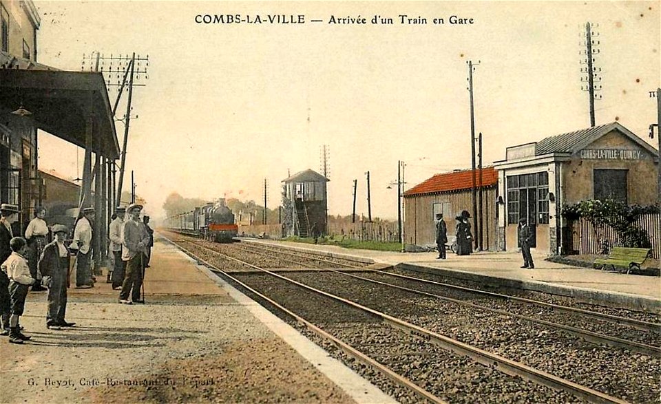 Combs-la-Ville.Arrivée d'un train en gare