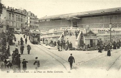 Angoulême.Place des Halles Centrales et Tramway photo