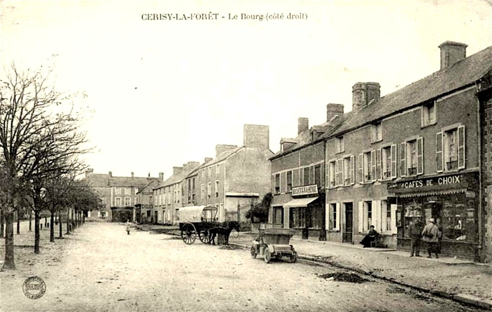 Cerisy-la-Forêt.Le bourg, côté droit
