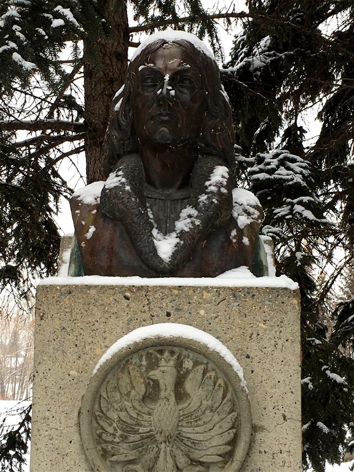 Copernicus statue with a snow hat