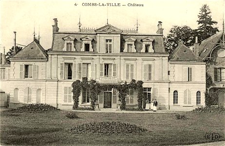 Combs-la-Ville.Château