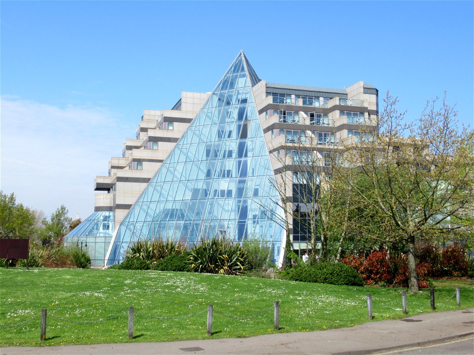 Grand Harbour Hotel