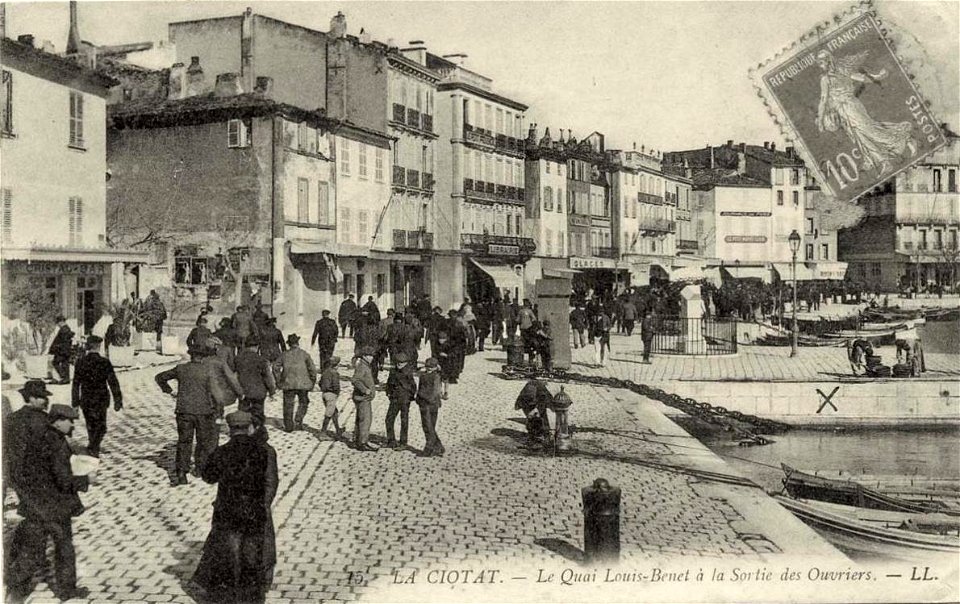 La Ciotat.Quai Louis-Benet à la sortie des ouvriers