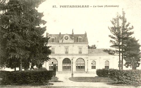 Fontainebleau.Façade de la gare
