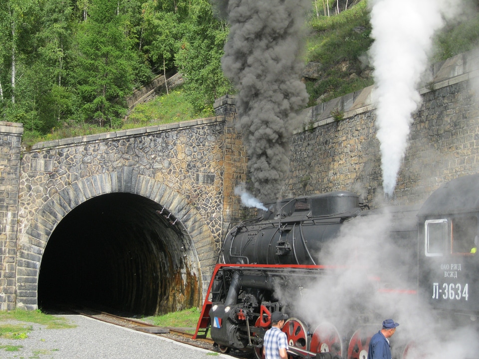 narrow-gauge steam engine
