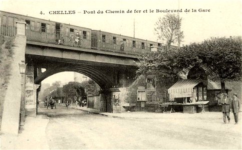 Chelles (Seine-et-Marne).Pont du chemin de fer et boulevard de la Gare