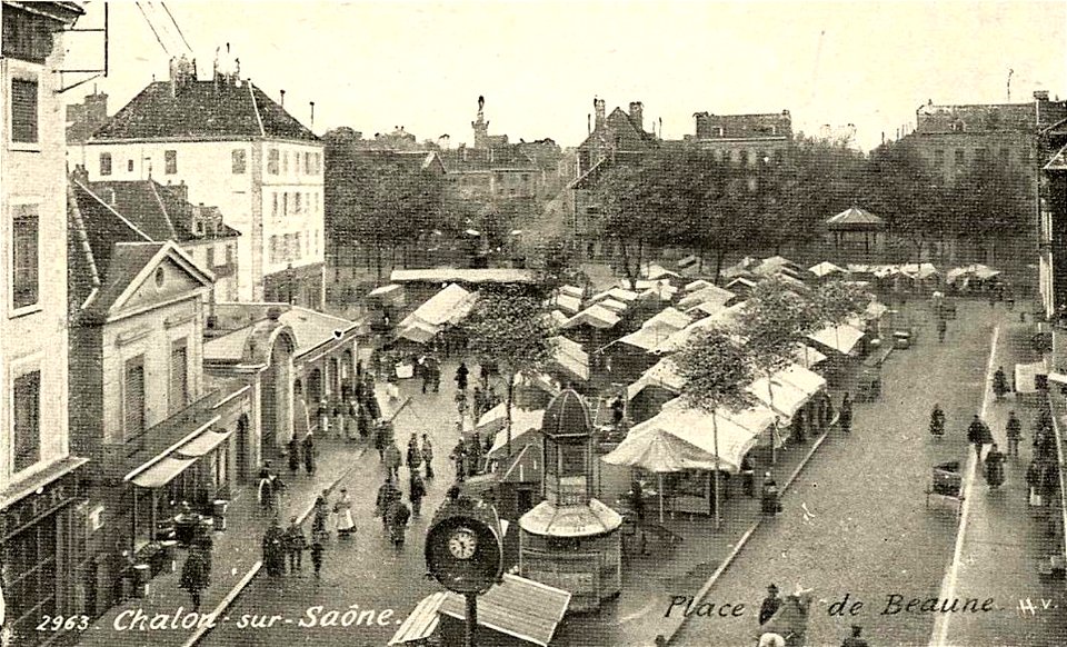 Chalon-sur-Saône.Place de Beaune