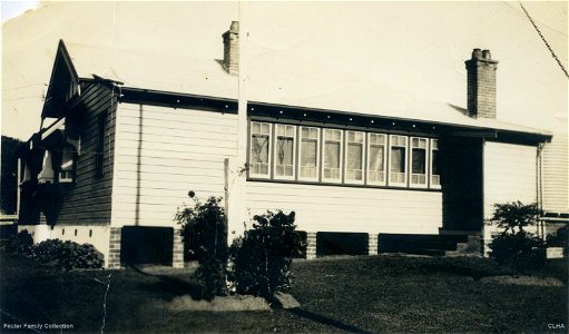 Aub and Glad Foster's house at Mount Vincent, built 1933 photo