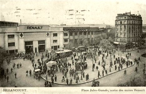 Boulogne-Billancourt.Place Jules-Guesde et sortie des Usines Renault
