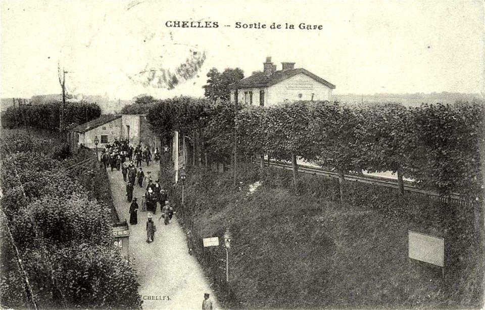Chelles (Seine-et-Marne).Sortie de la gare