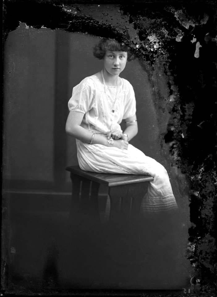 Seated lady, [n.d.]