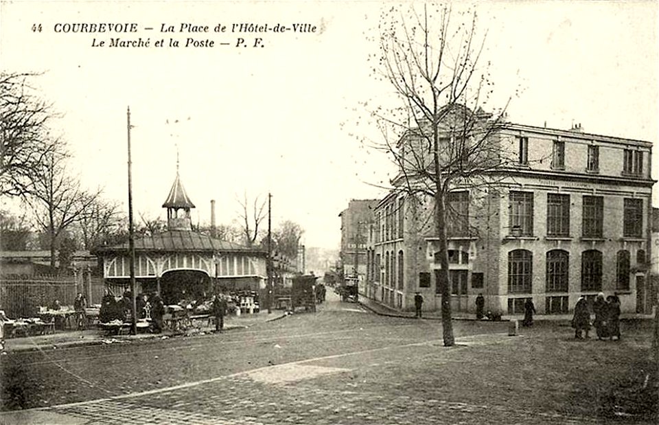 Courbevoie.Place de l'Hôtel-de-ville, le marché, la poste
