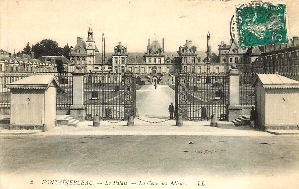 Fontainebleau.Palais de Fontainebleau.Le palais et la cour des Adieux