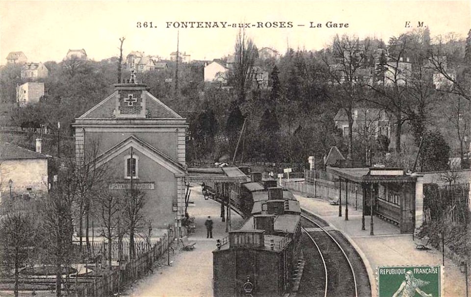 Fontenay-aux-Roses.La gare et une locomotive