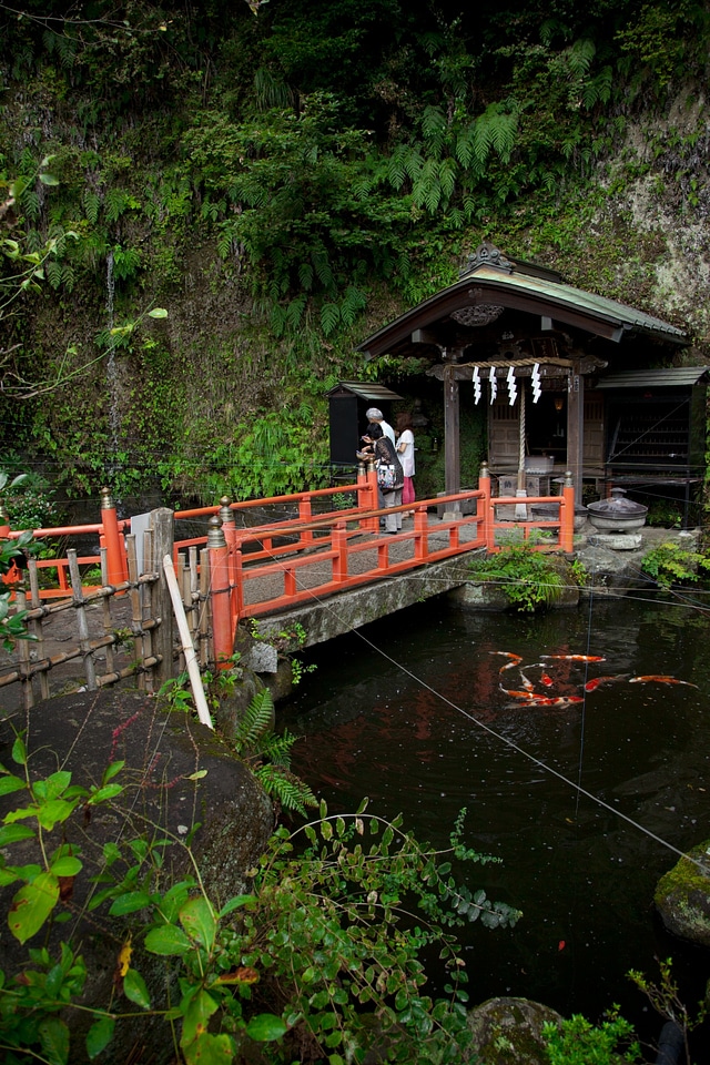 Zeniarai Benzaiten Ugafuku Shrine