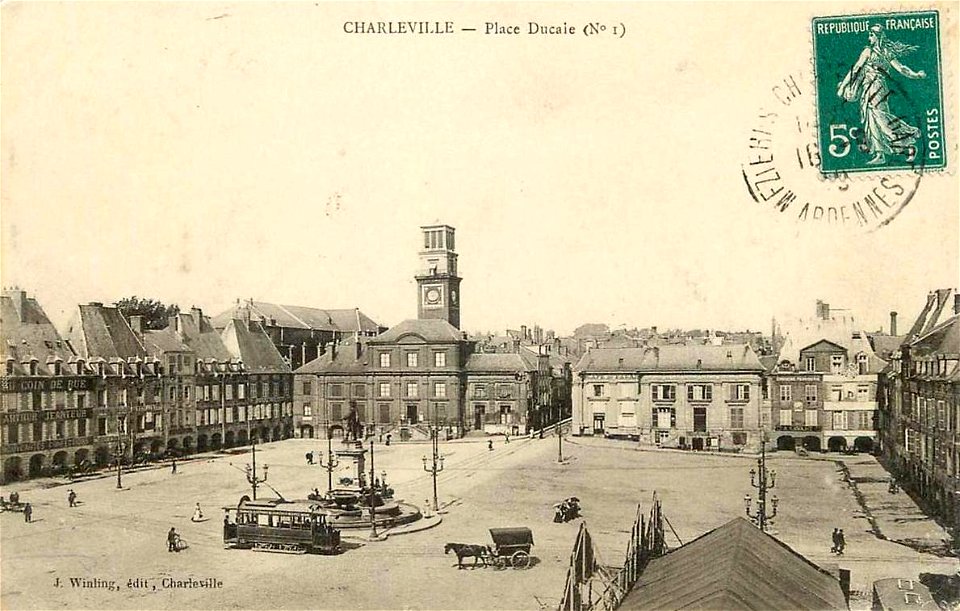 Charleville-Mezières.Place Ducale, tramway