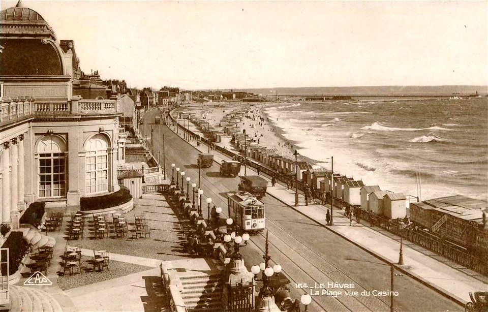 Le Havre.La plage vue du Casino