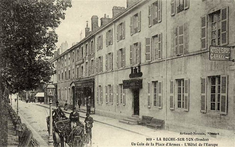 La Roche-sur-Yon.Un coin de la place d'Armes, l'hôtel de l'Europe