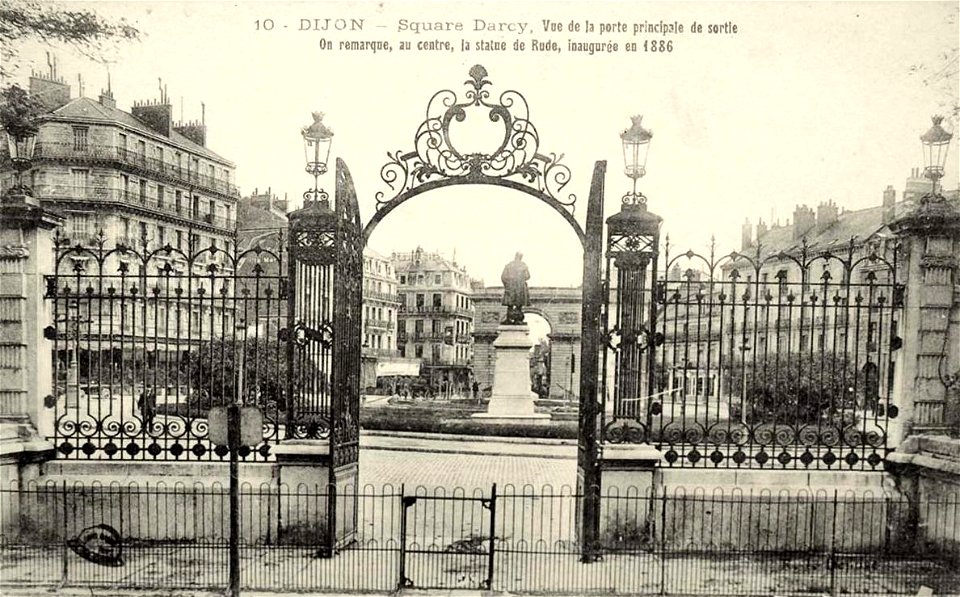 Dijon.Place Darcy.Statue de Rude