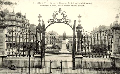 Dijon.Place Darcy.Statue de Rude