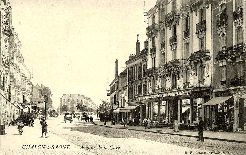 Chalon-sur-Saône.Avenue de la Gare, perspective
