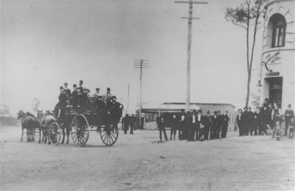 People outside the Kurri Kurri Hotel, Kurri Kurri, NSW, [n.d.]