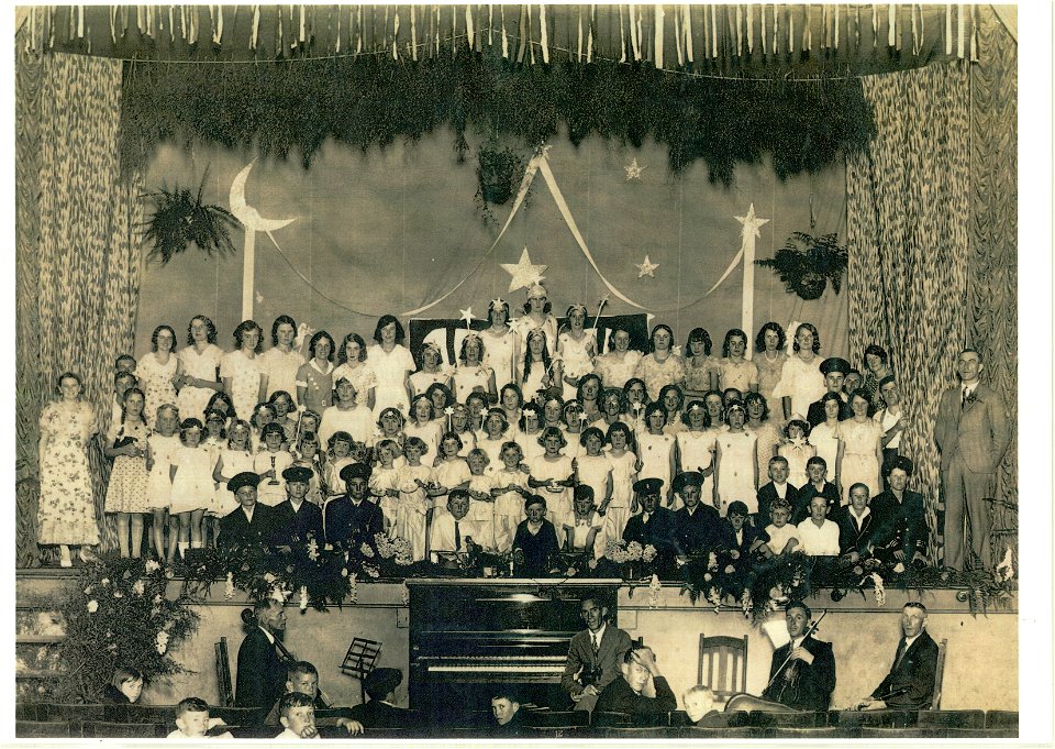 Concert in a coalfields town [Cessnock?]