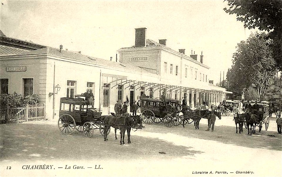 Chambéry.La gare, calèches
