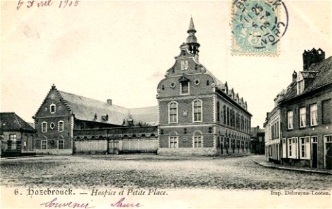 Hazebrouck.Hospice et petite place