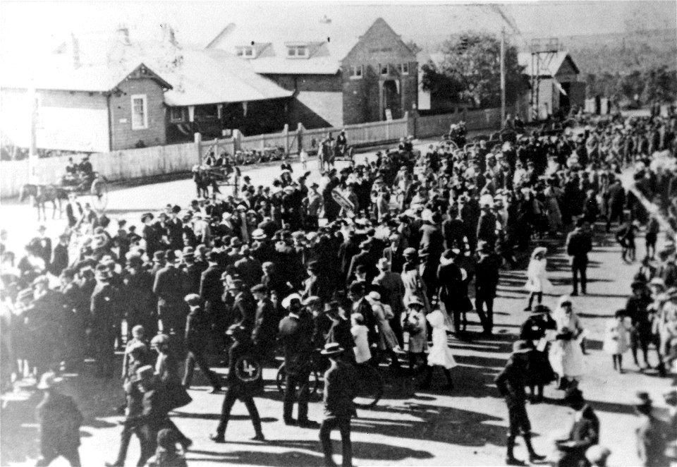 Crowd in Lang Street, Kurri Kurri, in front of the School of Arts, [n.d.] photo