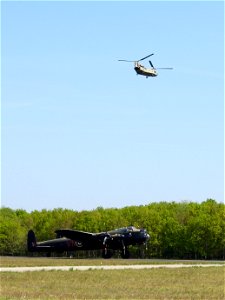 BBMF Lancaster en RNLAF Chinook