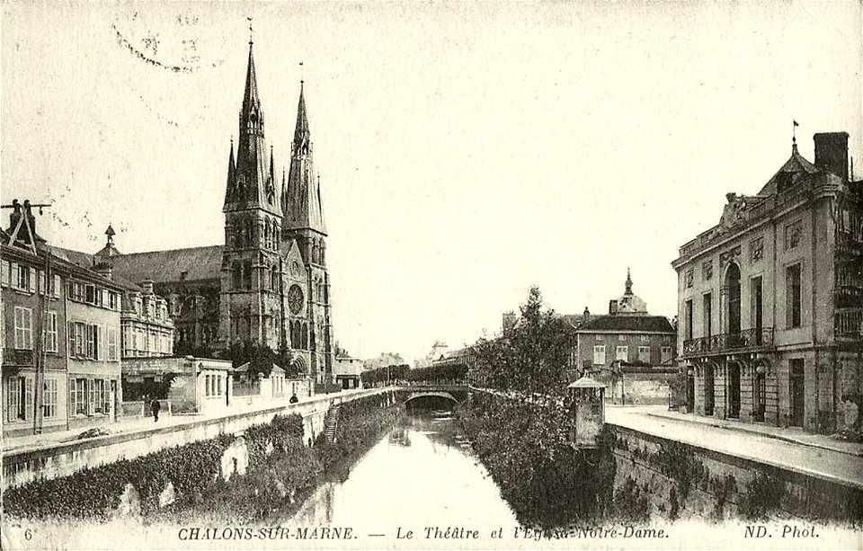Châlons-en-Champagne.Théâtre et église Notre-Dame