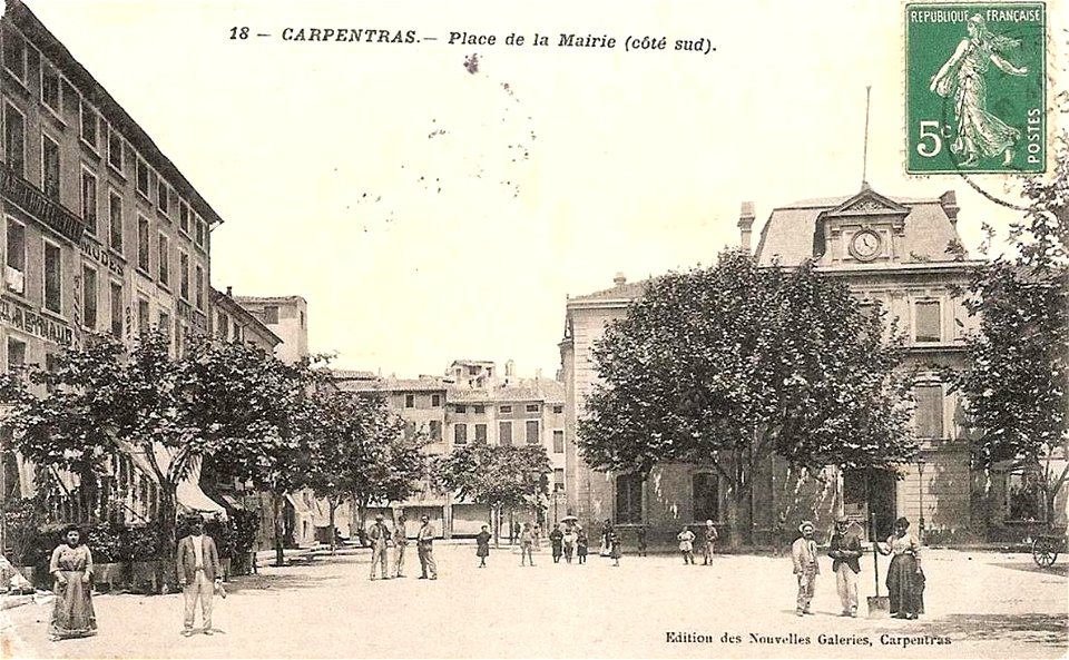 Carpentras.Place de la Mairie, côté sud