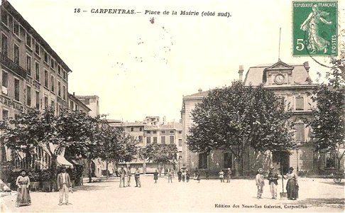 Carpentras.Place de la Mairie, côté sud