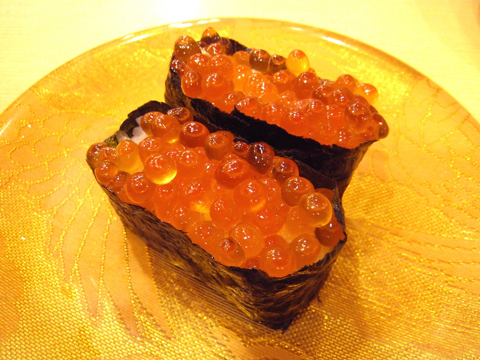 Ikura Gunkan Maki - Japanese Food