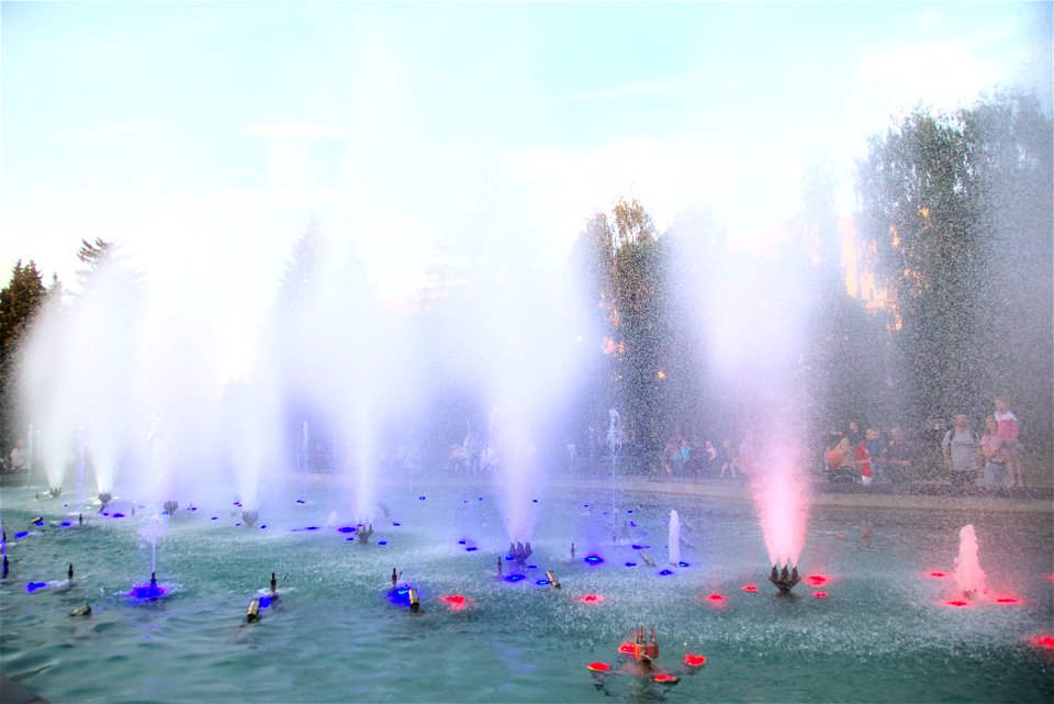 Singing fountain