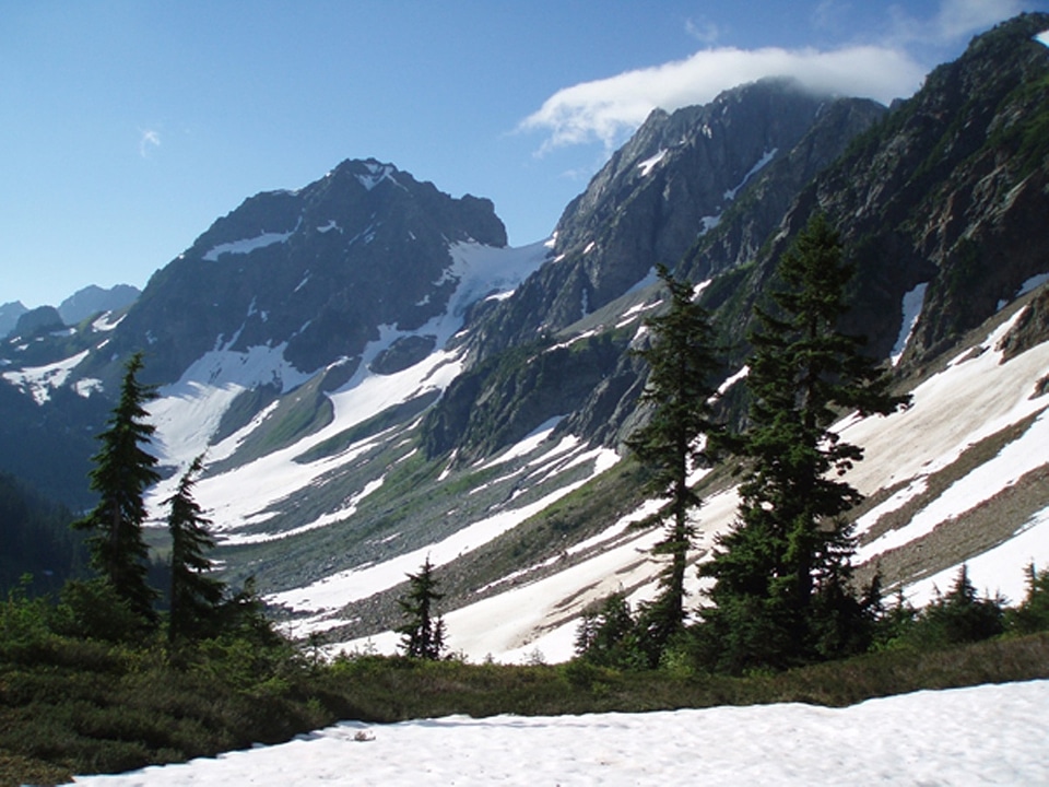 Walking the Cascade Pass trail