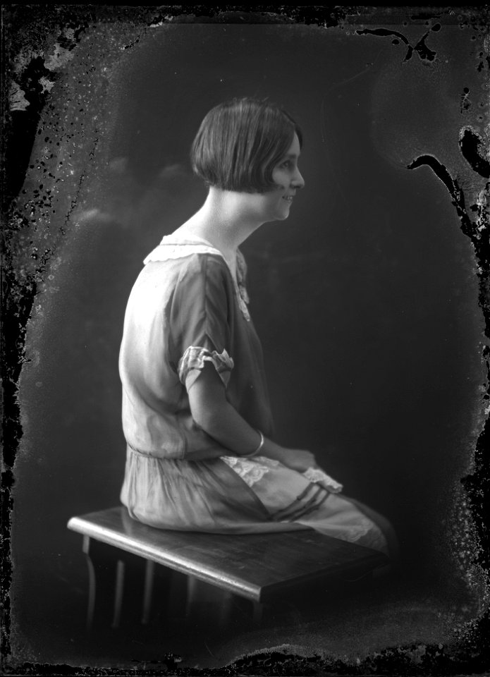 Seated lady - see G179, [n.d.]